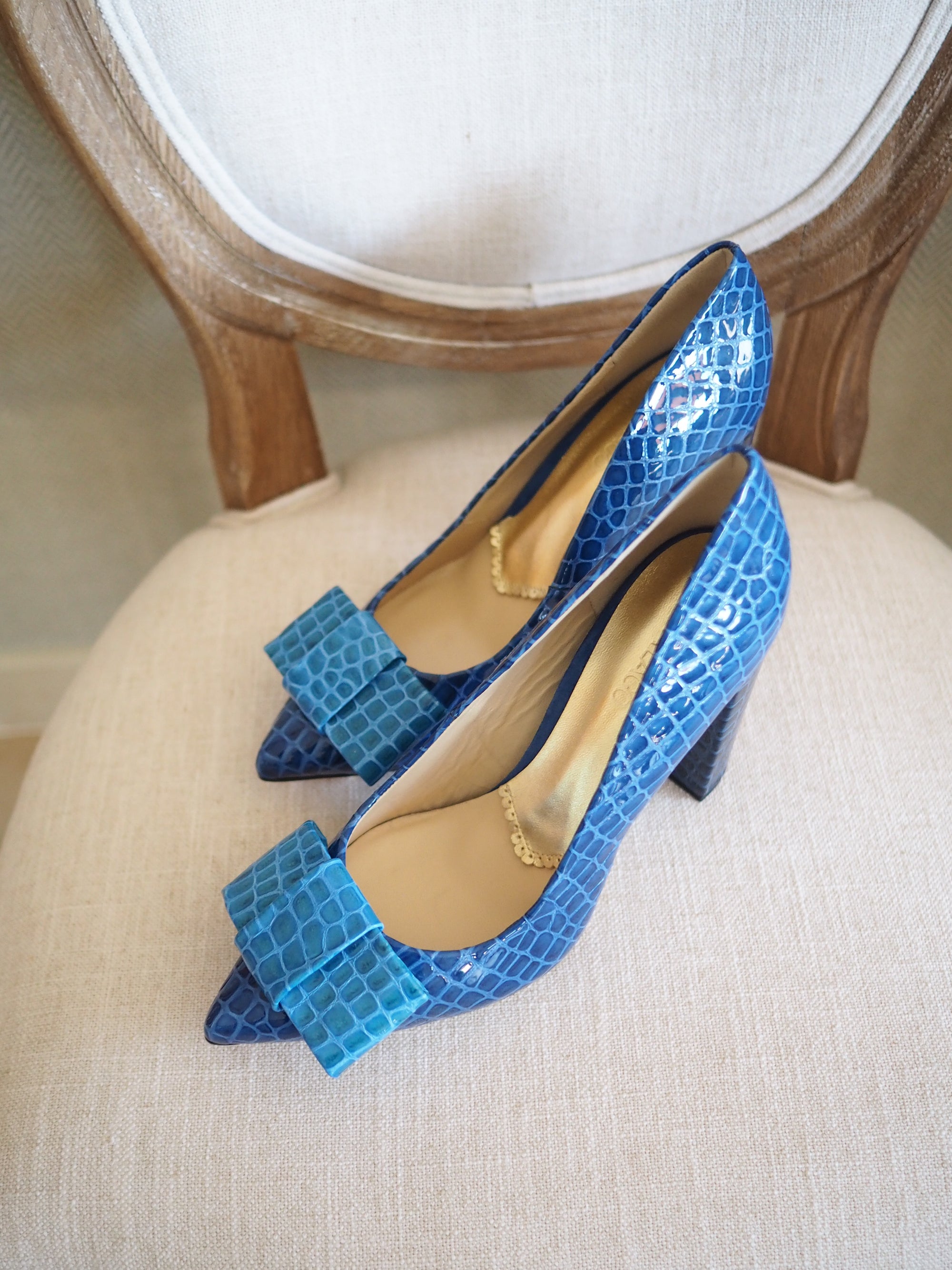 Paula pumps 100mm indigo croc patent